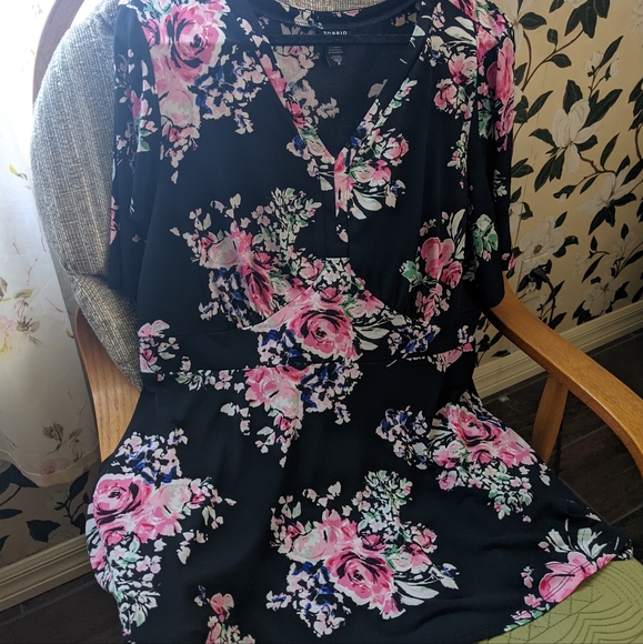 Torrid Black Floral Jersey Knit Peplum Top - Picture 2 of 4